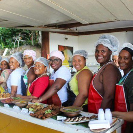 Oficinas de Beneficiamento de Pescados promovidas pela BAMIN fortalecem economia local de Itacaré
