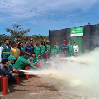 BAMIN realiza treinamento contra incêndios com cooperativa de recicladores em Caetité