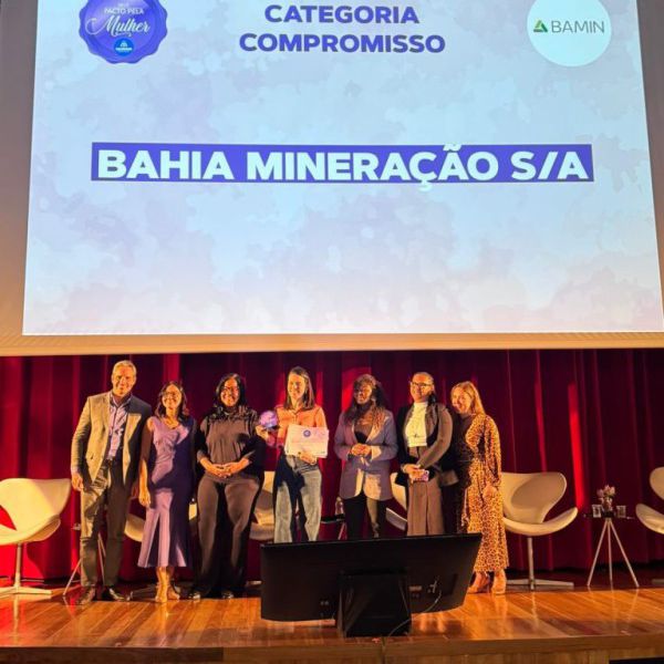 BAMIN recebe o Selo Pacto pela Mulher durante o lançamento do Agosto Lilás, em Salvador