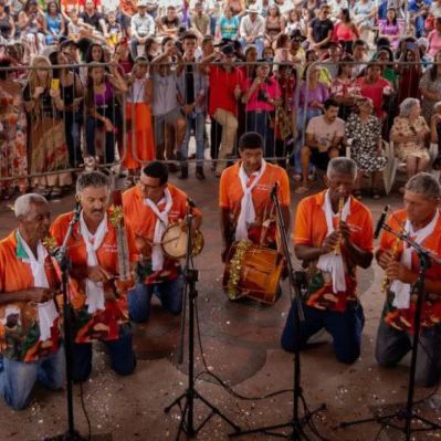 Festival de Reisado e Encontro de Violeiros marcam o calendário cultural de Caetité, região da Mina Pedra de Ferro