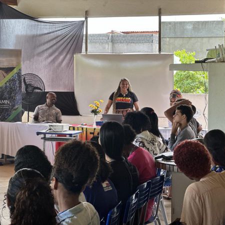 BAMIN promove roda de conversa sobre educação antirracista com jovens em Uruçuca