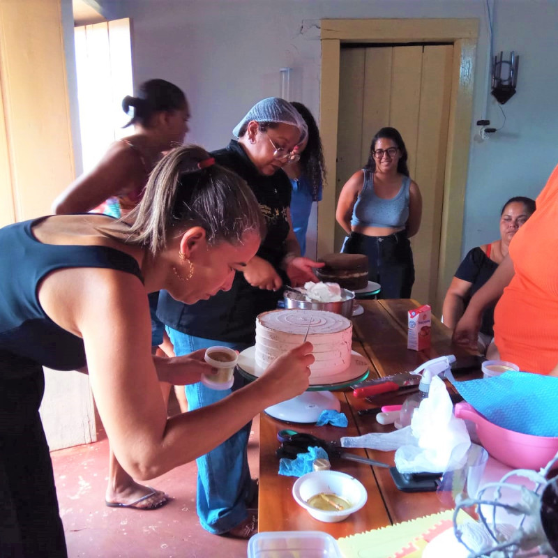 Oficina de Oportunidades: BAMIN realiza capacitação em decoração de bolos em Ubiraçaba 