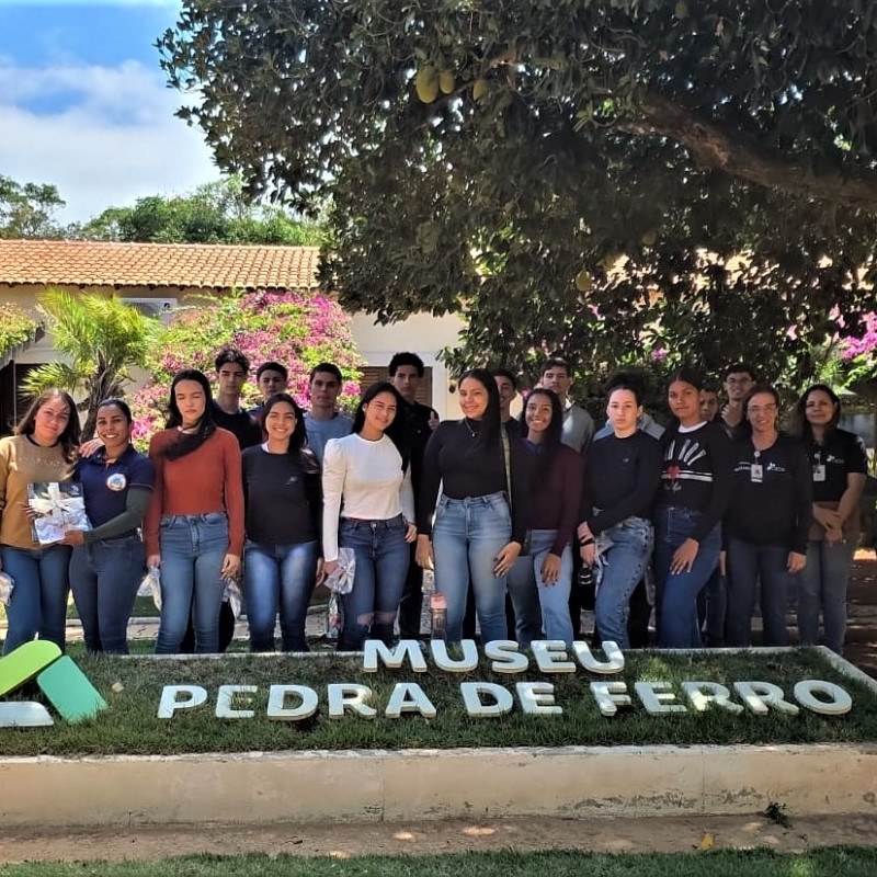 Estudantes de Licínio de Almeida visitam Centro de Conservação da BAMIN em Caetité