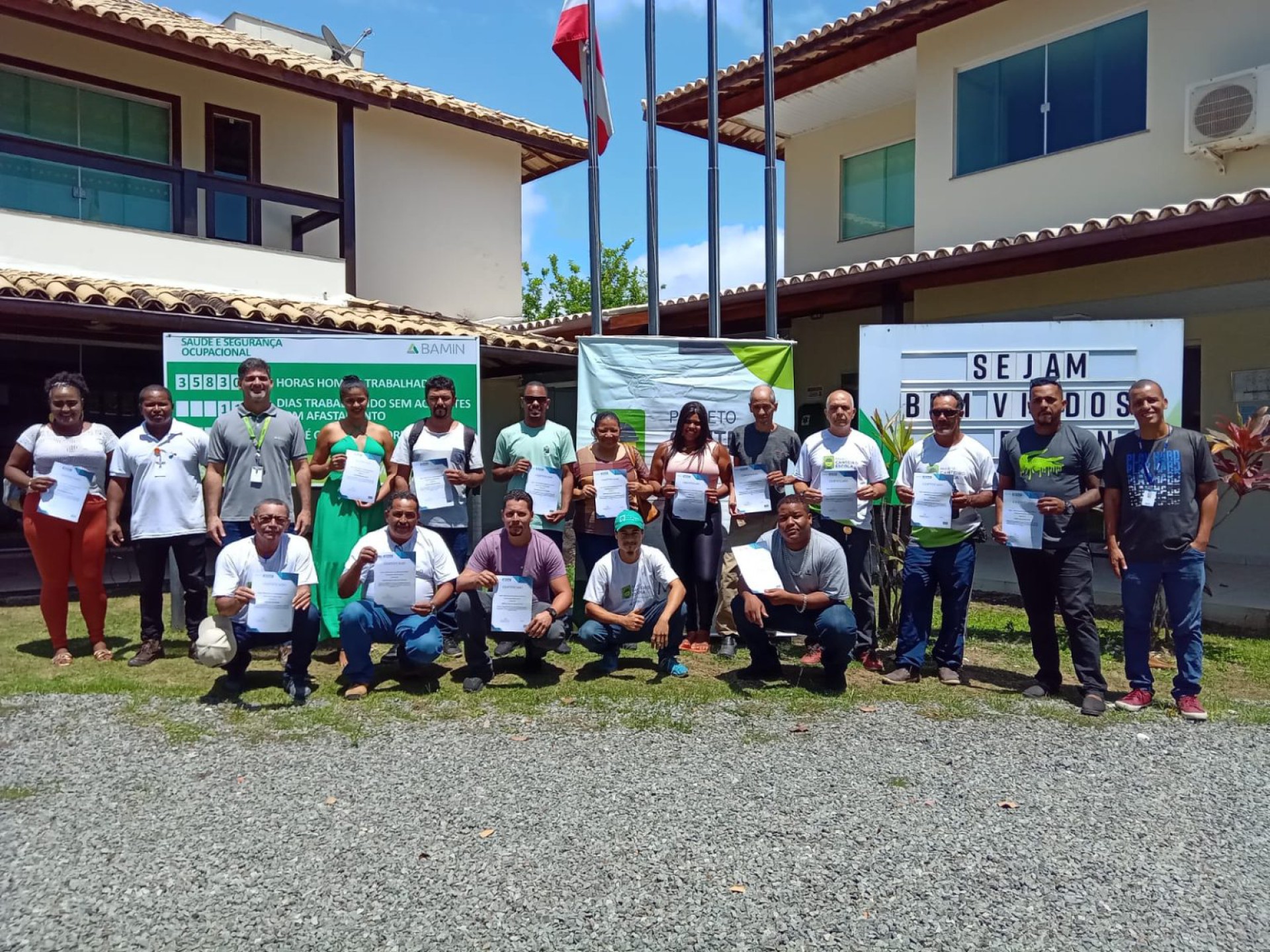 Projeto Canteiro Escola certifica 83 alunos em Castelo Novo-BA