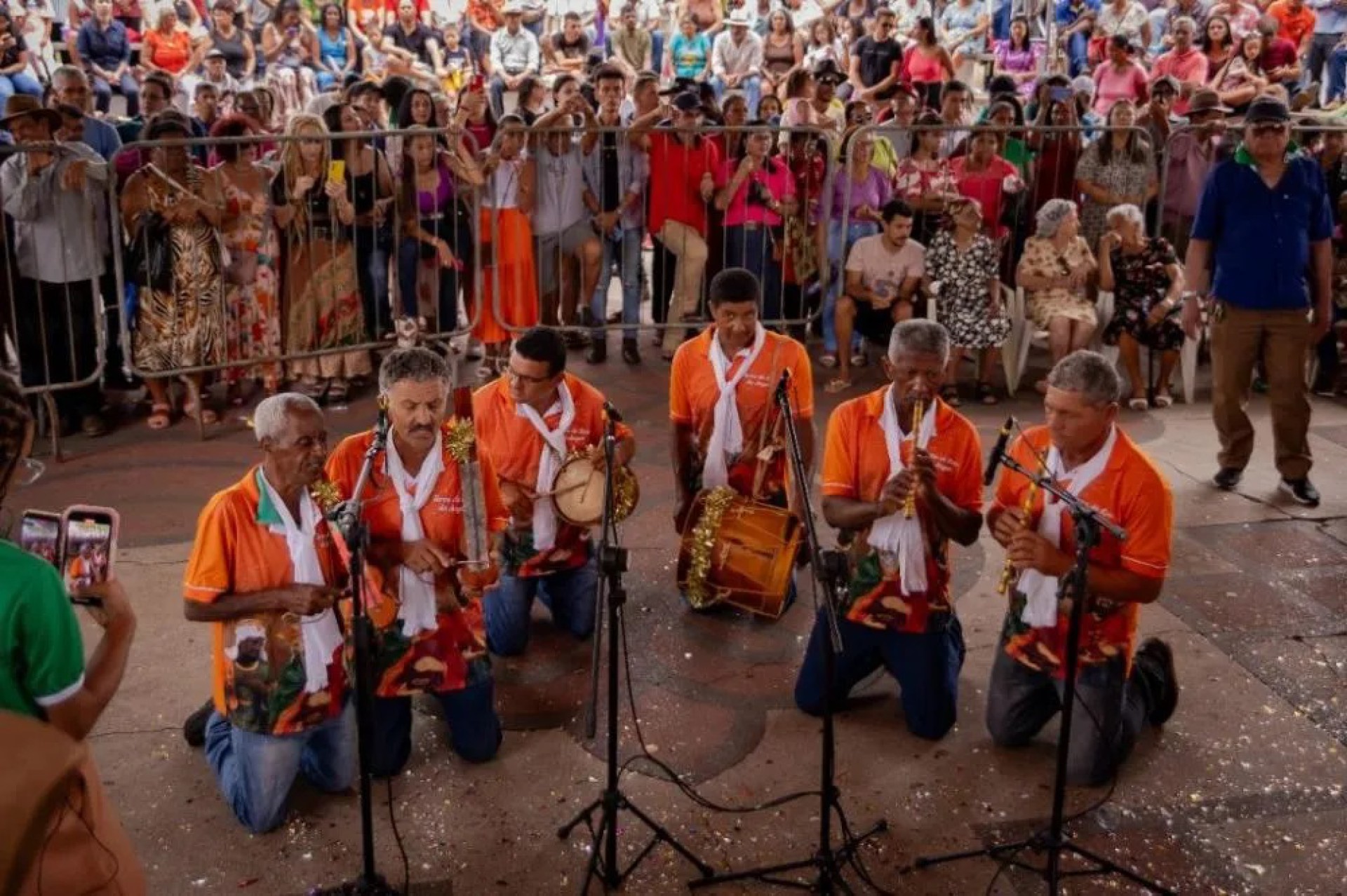 Festival de Reisado e Encontro de Violeiros marcam o calendário cultural de Caetité, região da Mina Pedra de Ferro