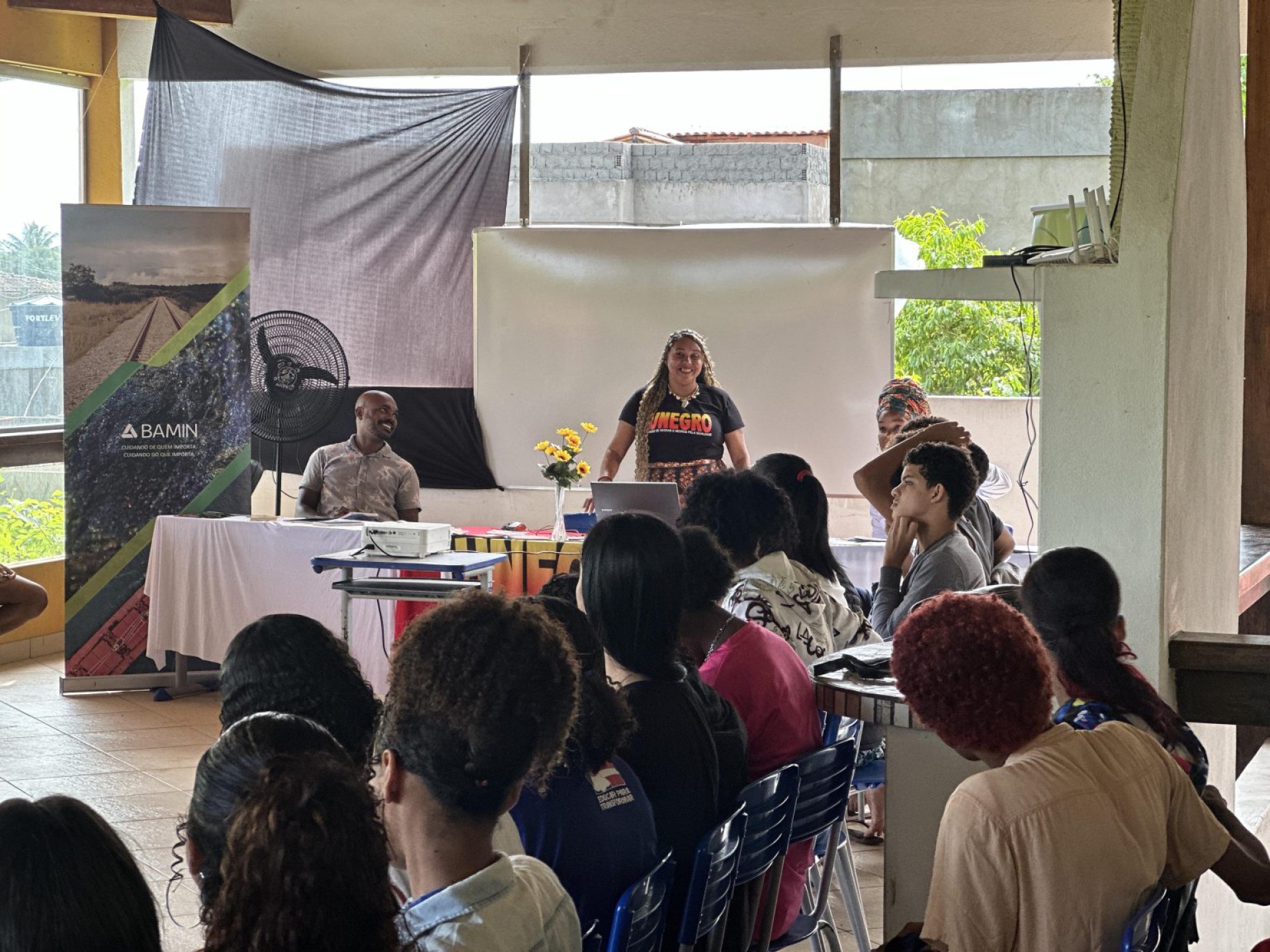 BAMIN promove roda de conversa sobre educação antirracista com jovens em Uruçuca
